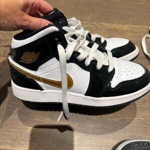 Slightly worn Jordans size 4